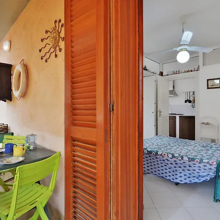 Locazione Turistica Casa Gabriella 公寓 阿祖罗港